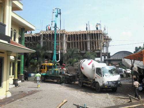 sewa pompa beton Harga Sewa Pompa Beton Mini CV Mandiri Jaya Beton